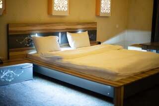 Отель Marsel Hotel Баку Трехместный номер, вид на сад-8